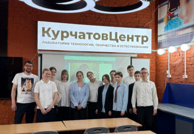 В гимназии №32 прошла встреча с представителем ОКБ «Факел» Вячеславом Терентьевым